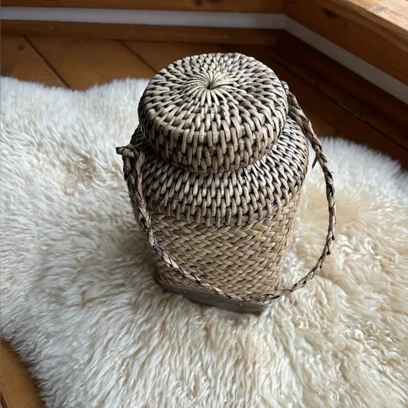 Vintage Basket - Picture 2 of 7